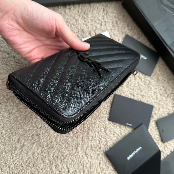 YSL SAINT LAURENT monogram zip around wallet. - Picture 7 of 9
